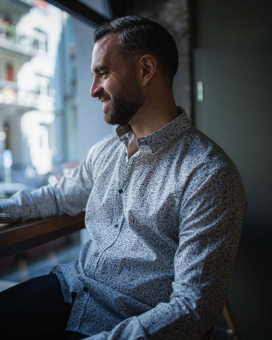 Manilo Herren Freizeithemd mit Musiknotenprint